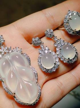 本命年冰阳绿翡翠色玉髓树叶吊坠镶嵌项链挂坠礼物