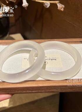 本命年高冰白色手镯石英岩玉冰种种白月光手镯水沫玉冰透圆条美人