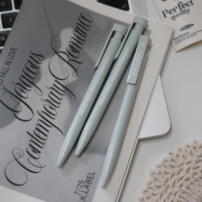 高颜值按动式速干中性笔