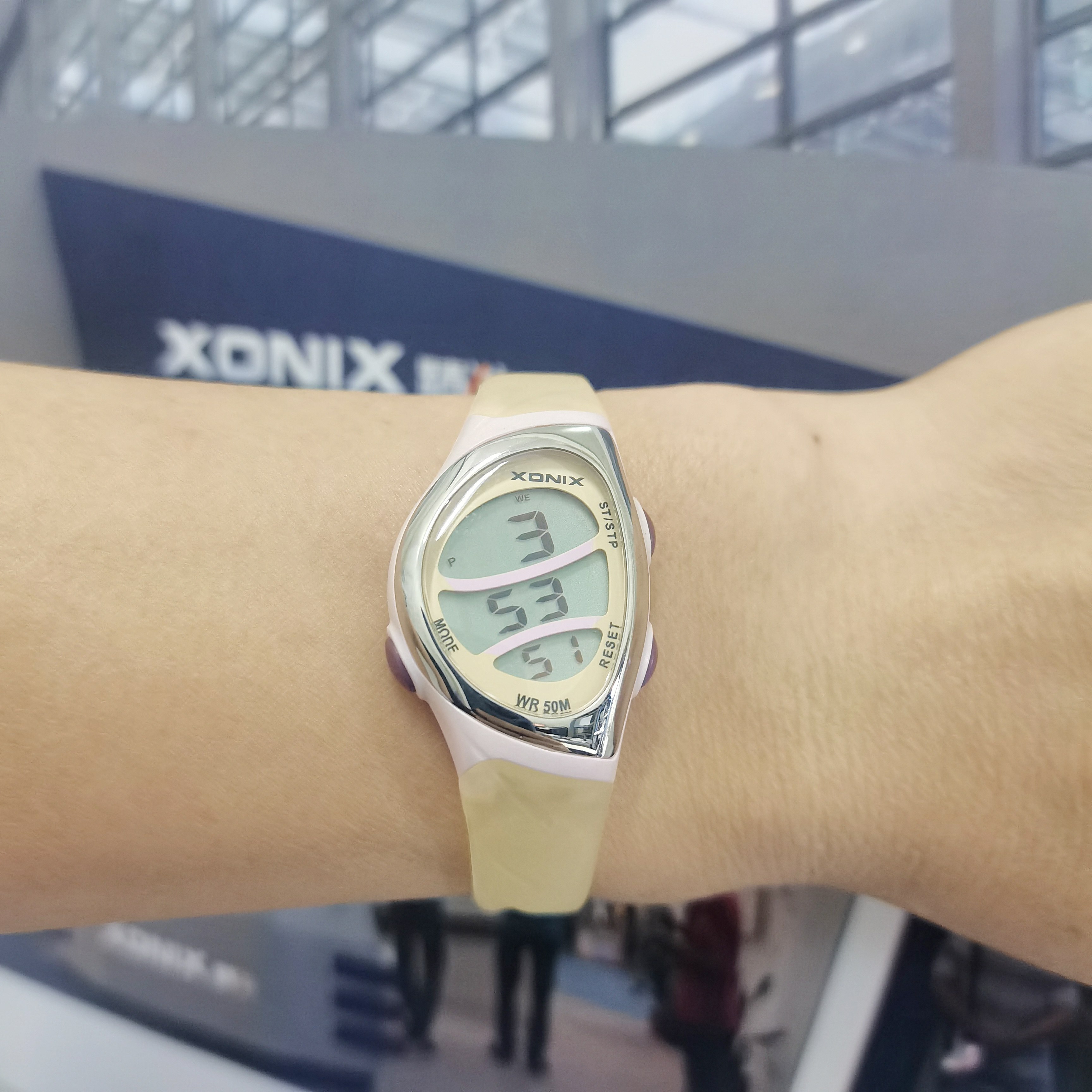 XONIX时尚潮流学生防水闹钟游泳