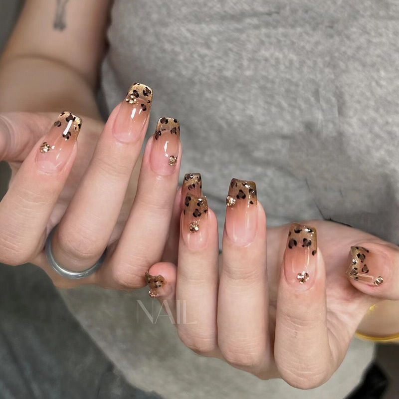 初秋棕色豹纹法式穿戴甲