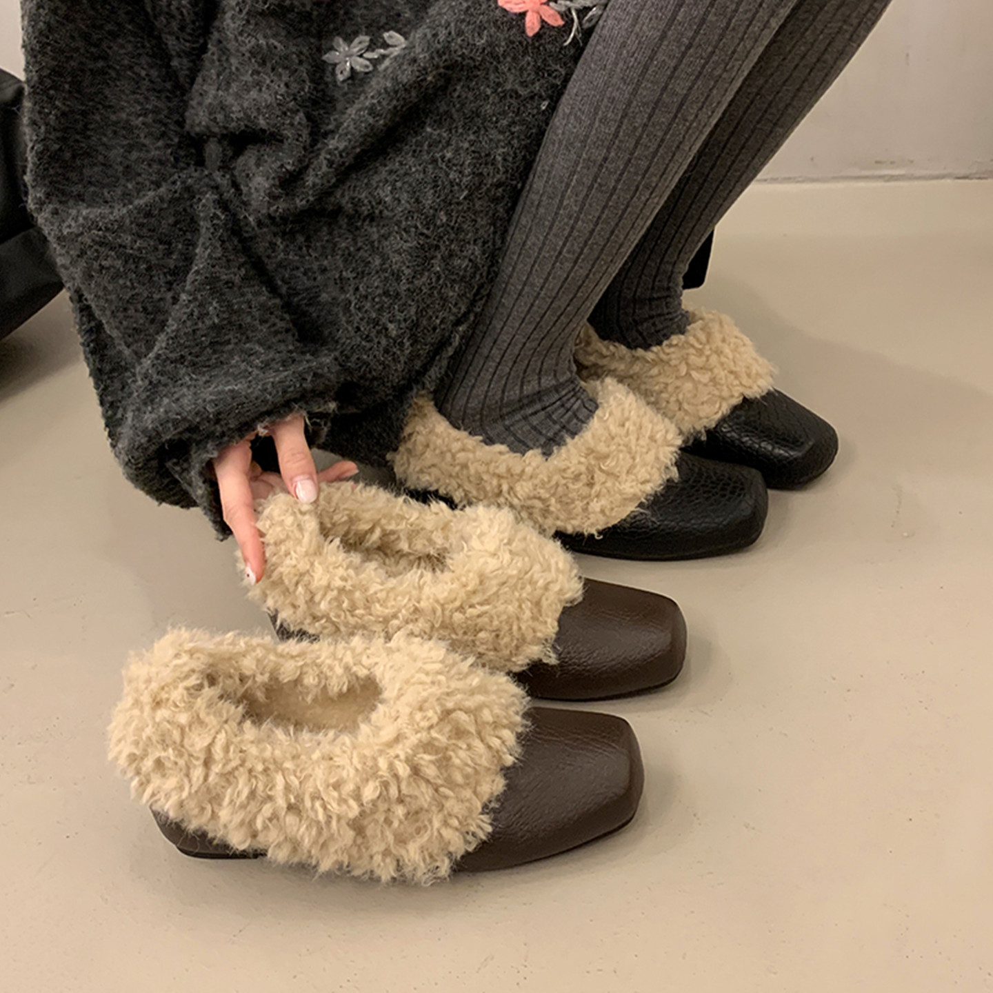 时尚方头毛毛鞋女外穿2025年