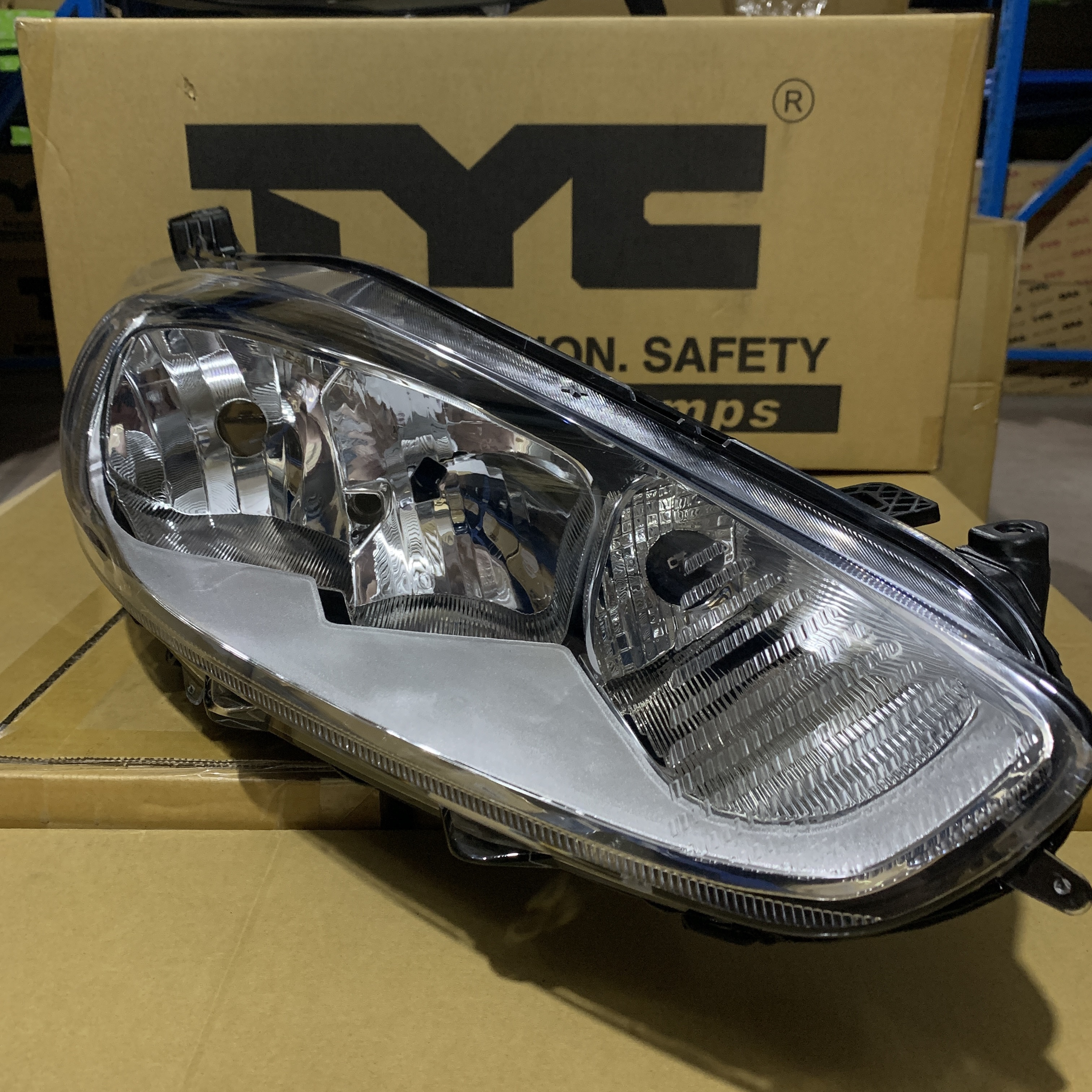 适用2008-12款13款福特嘉年华大灯总成白底黑底台湾TYC提维西原装