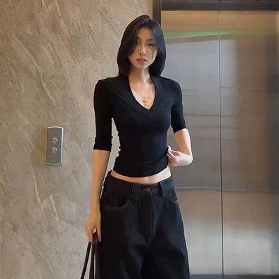 黑色显瘦气质V领五分袖百搭上衣