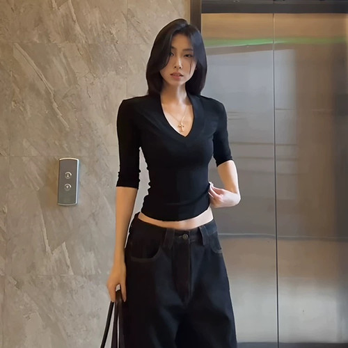 黑色显瘦气质V领五分袖百搭上衣