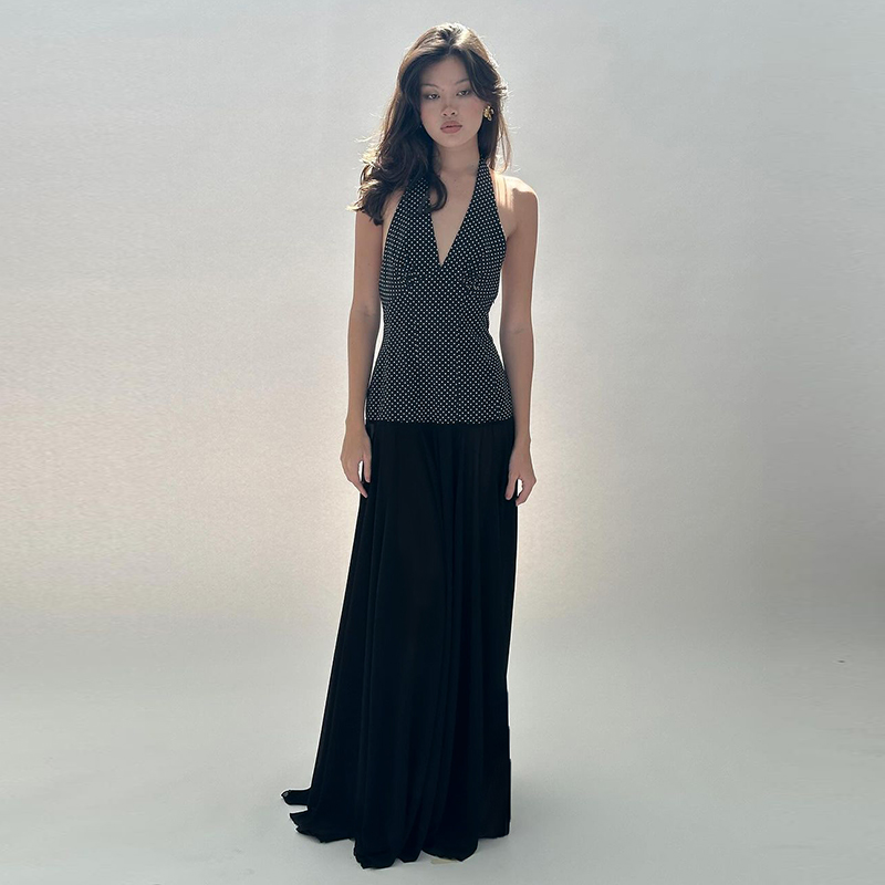 高级感法式V领波点挂脖露背长裙