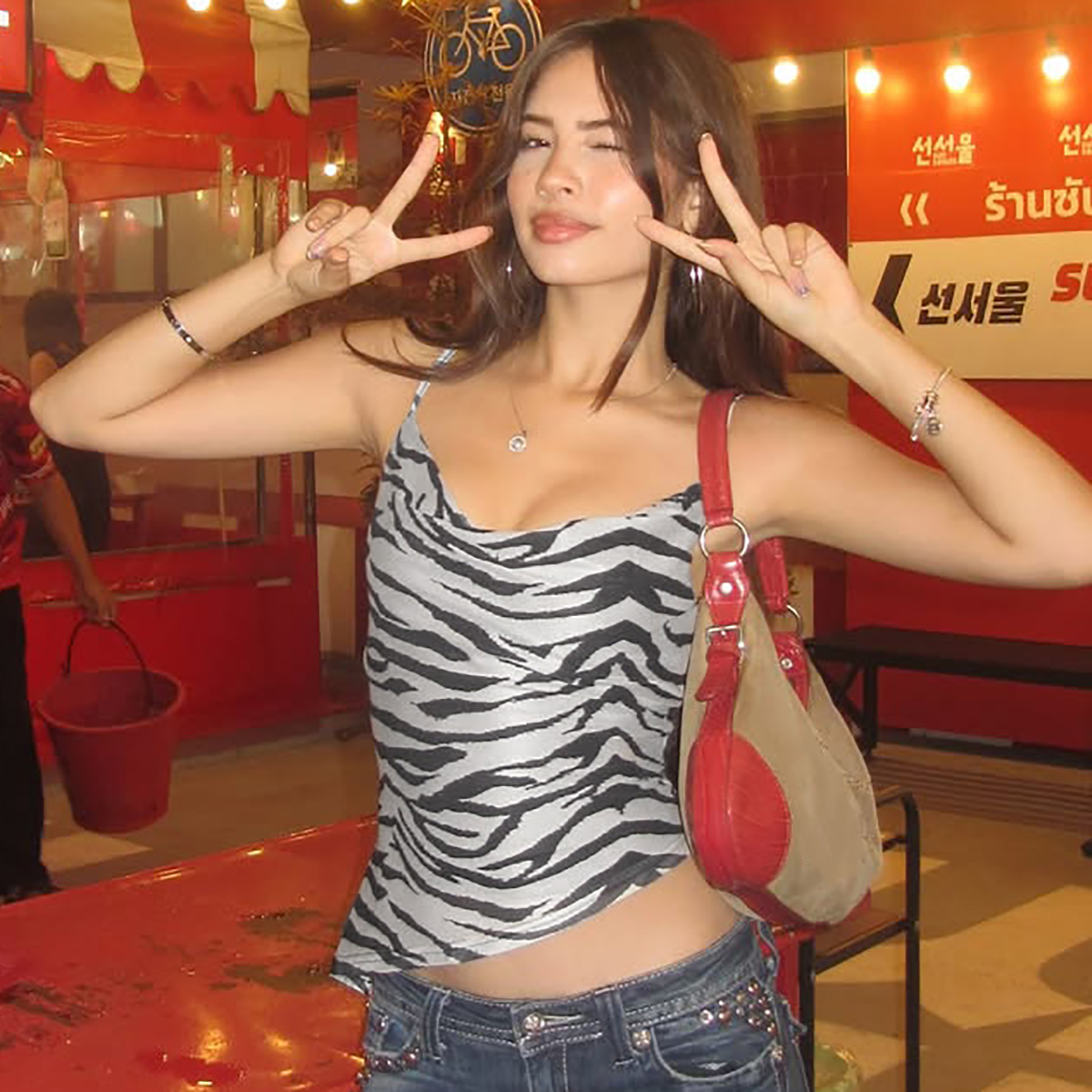 欧美时尚斑马纹不规则荡领吊带背心2025夏季新款辣妹性感露背上衣