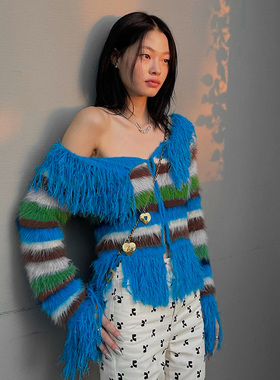 Y2K蓝色条纹撞色一字肩针织开衫2026秋冬新款辣妹流苏设计感毛衣