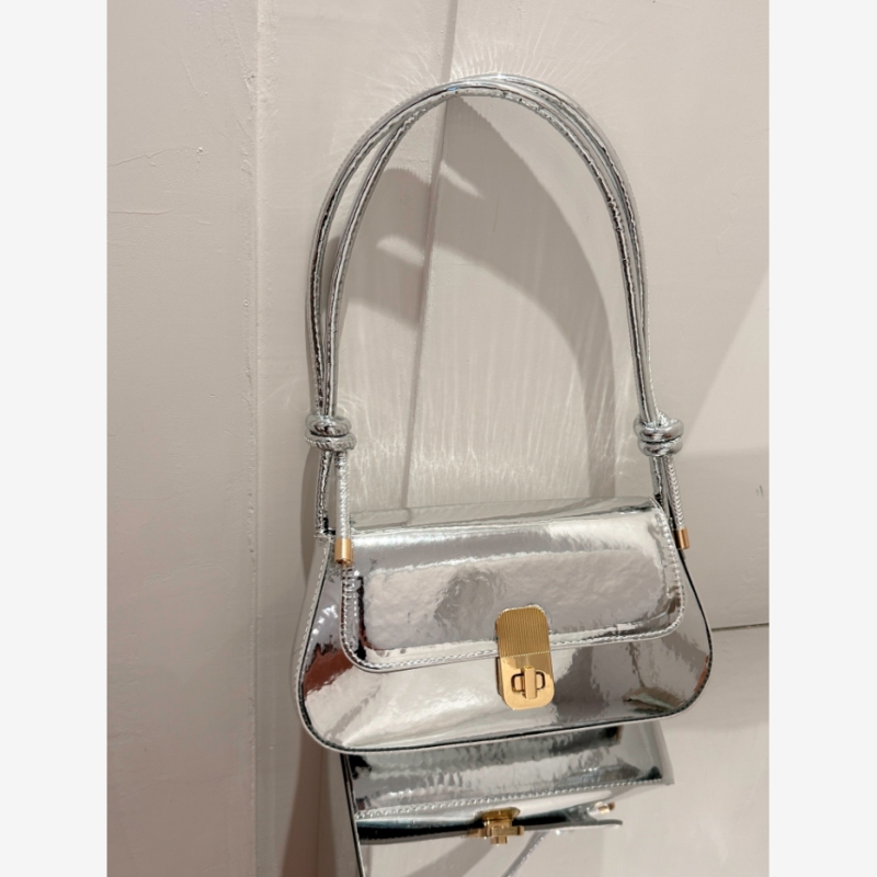 九零范儿女包今年流行爆款百搭