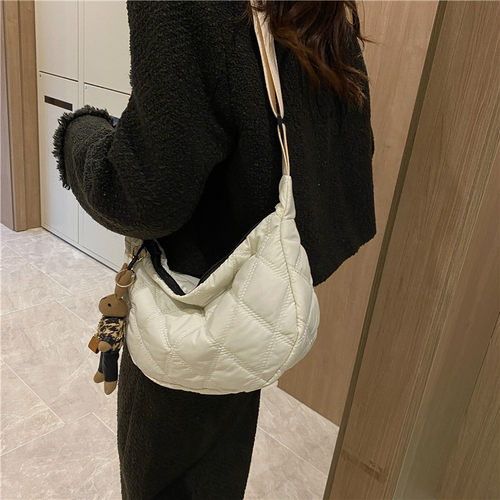 时尚饺子包ins胸包女小众斜挎包