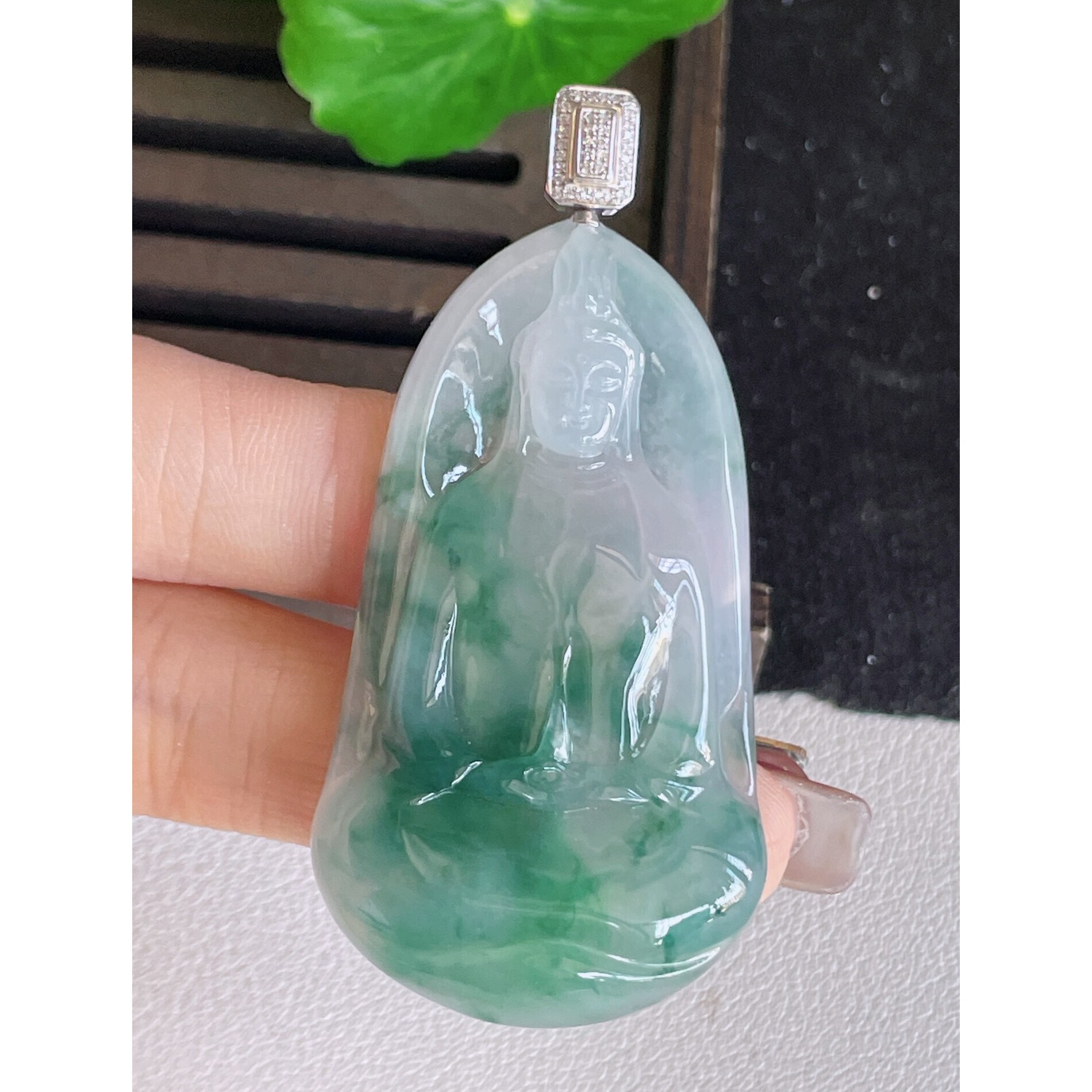 天然缅甸老坑翡翠a货18k金冰种飘花素衣观音翡翠吊坠玉挂件