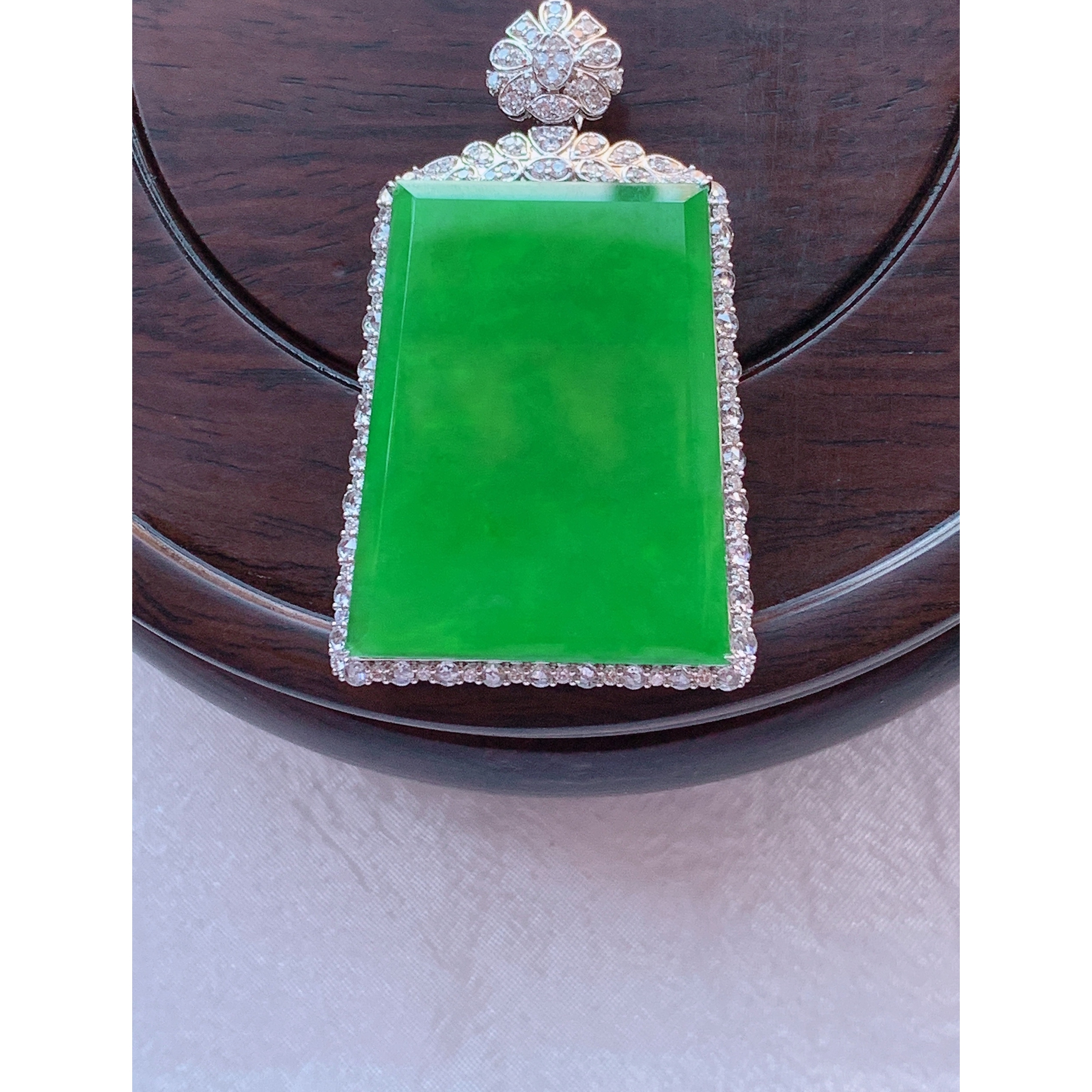 天然缅甸老满阳绿无事牌翡翠吊坠