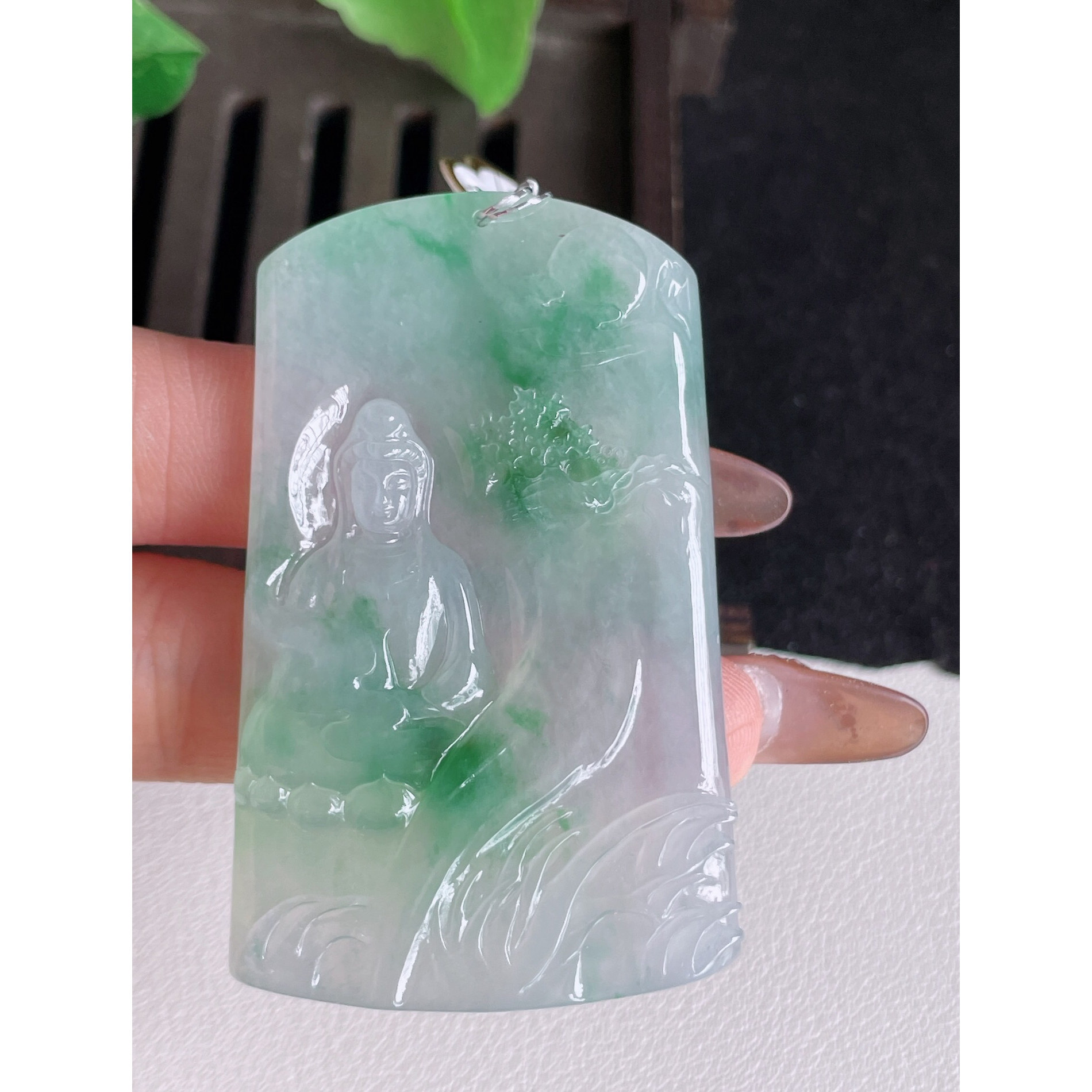 翡翠a货冰种飘绿山水观音菩萨吊坠，尺寸58.2-35.2-5.1，重30.00g
