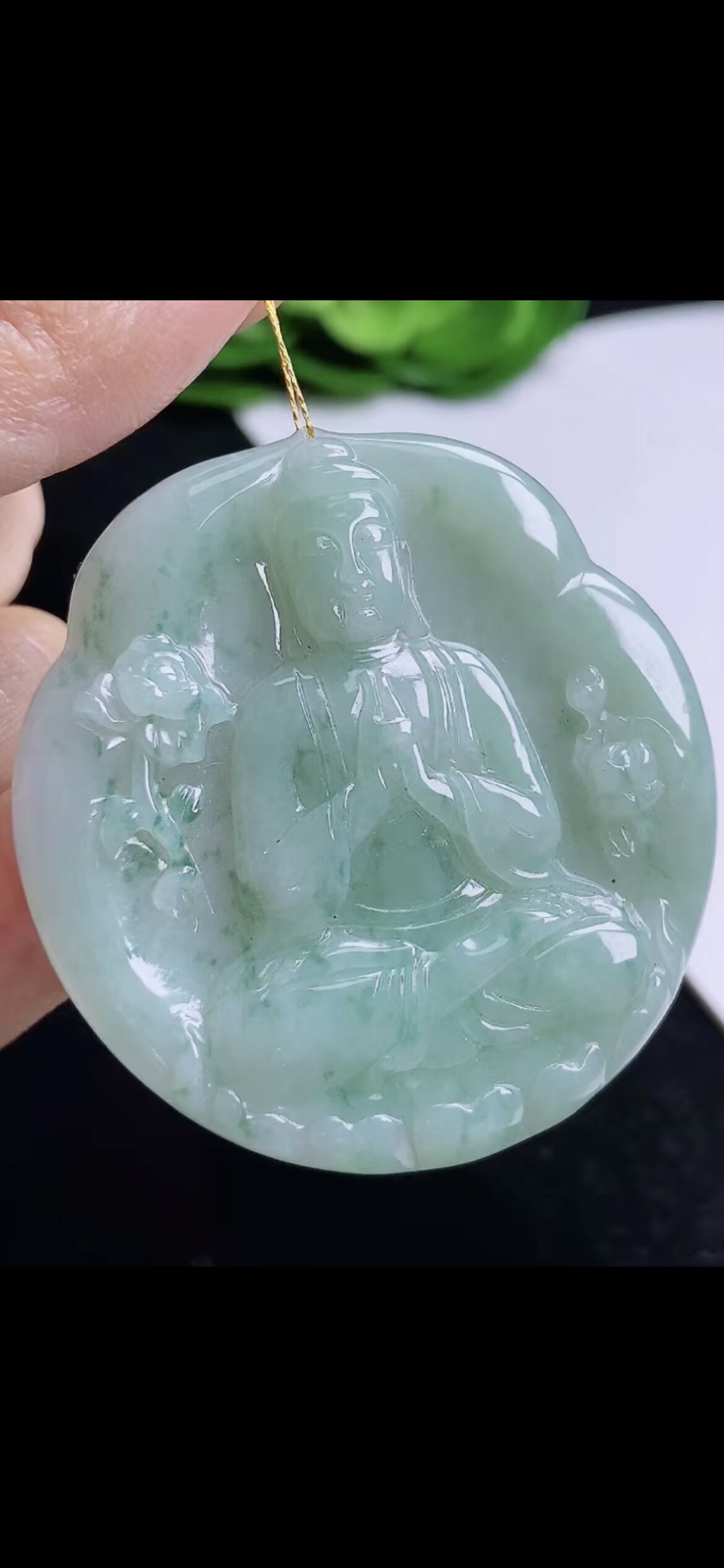 缅甸天然翡翠a货精美水润飘花大日如来吊坠挂件配证书