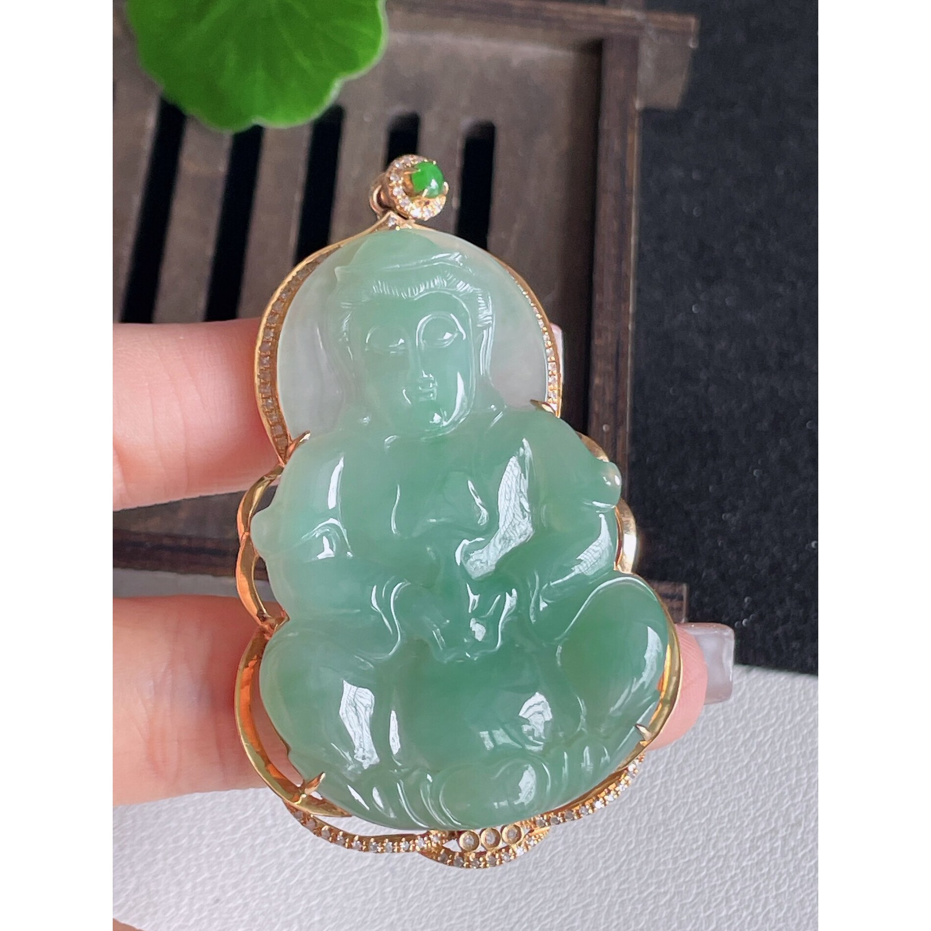 天然缅甸老坑翡翠a货18k金冰种晴水绿观音菩萨翡翠吊坠玉挂件