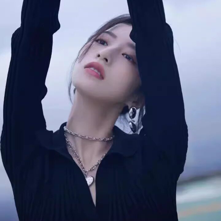 周雨彤同款25早春黑色气质polo翻领针织衫弹力打底修身显瘦上衣女