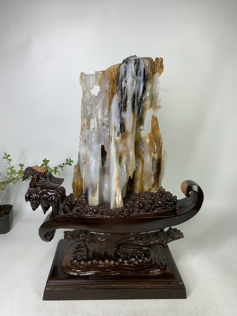 树化玉摆件总高53.5/高35/宽23.5/厚9厘米净重11.4斤黑枝木底座