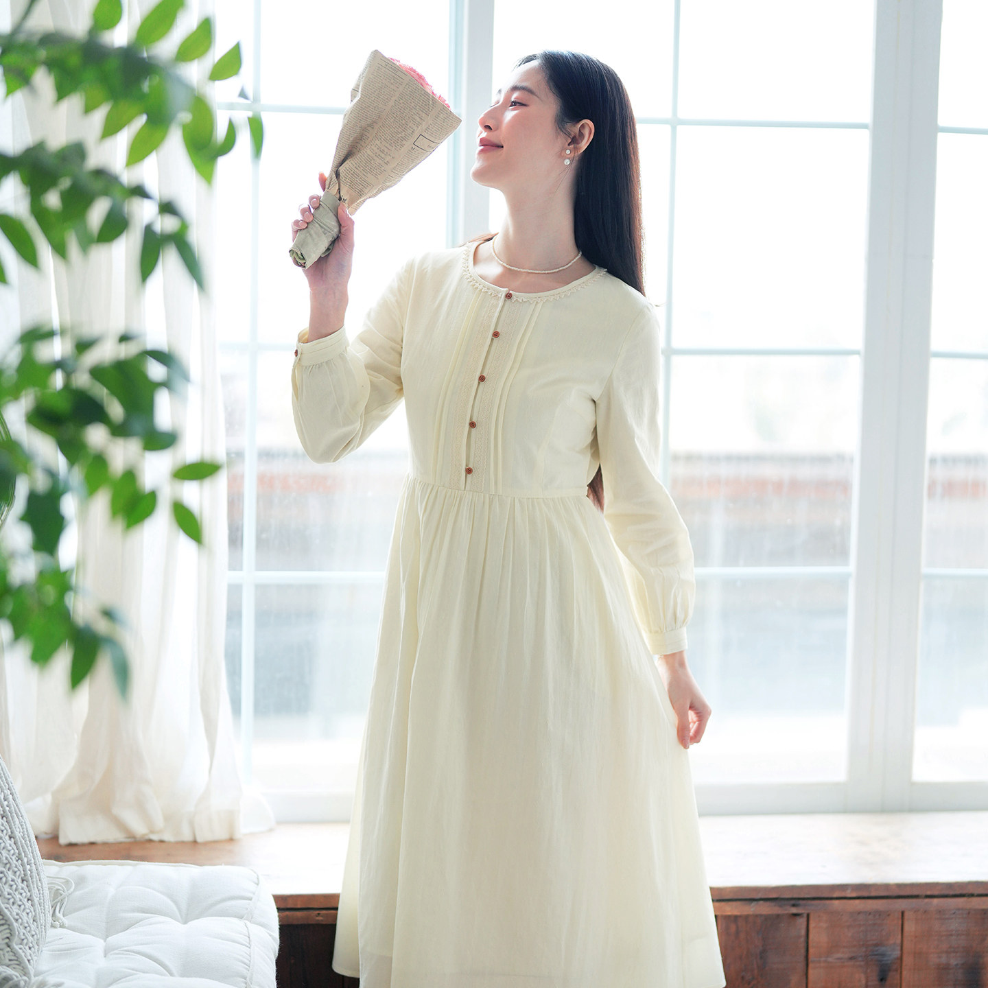 纻衣浅杏提花气质显瘦中长款连衣裙女2026春新款文艺温婉高级裙子
