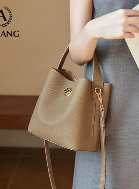 奥康水桶包女式2025新款斜挎包真皮手提包2026妈妈包大容量单肩包