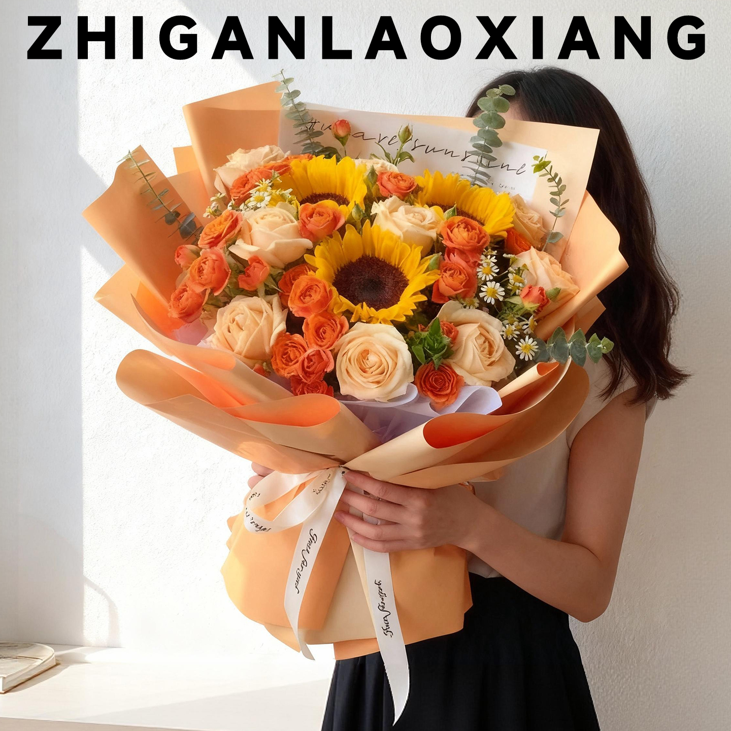 手捧鲜花紫色玫瑰花束女友过生日高级感全国附近花店同城速递配送