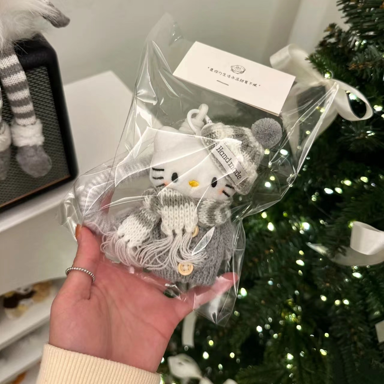 灰色毛衣冬日圣诞节hellokitty猫包包挂件书包小饰品公仔毛绒玩偶