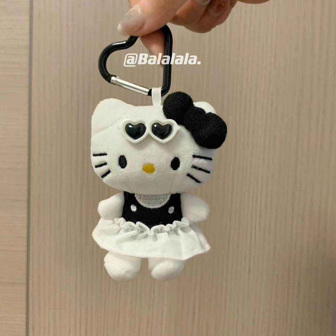 哈喽kitty黑色包包挂件高级感公仔节日送女友书包钥匙扣可爱kt猫