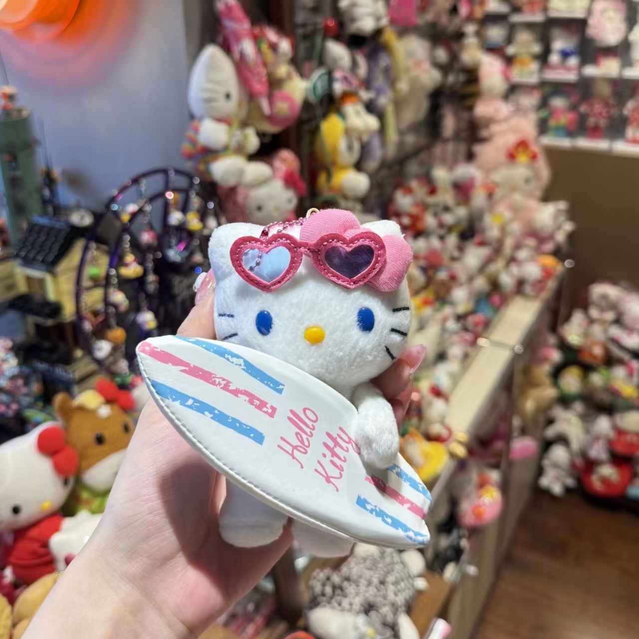 白色滑板冲浪板hellokitty猫包包挂件书包小挂饰品公仔玩偶kt女生