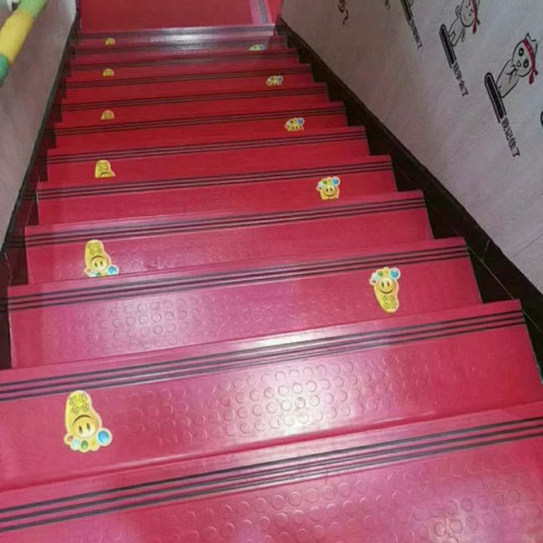 铁楼梯翻新改造贴加厚圆点pvc