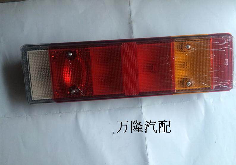 解放新大威 赛龙三 后尾灯 （对比插头）