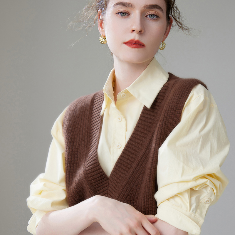2025年秋季新款元宝针外搭V领针织羊绒马甲时尚休闲通勤百搭