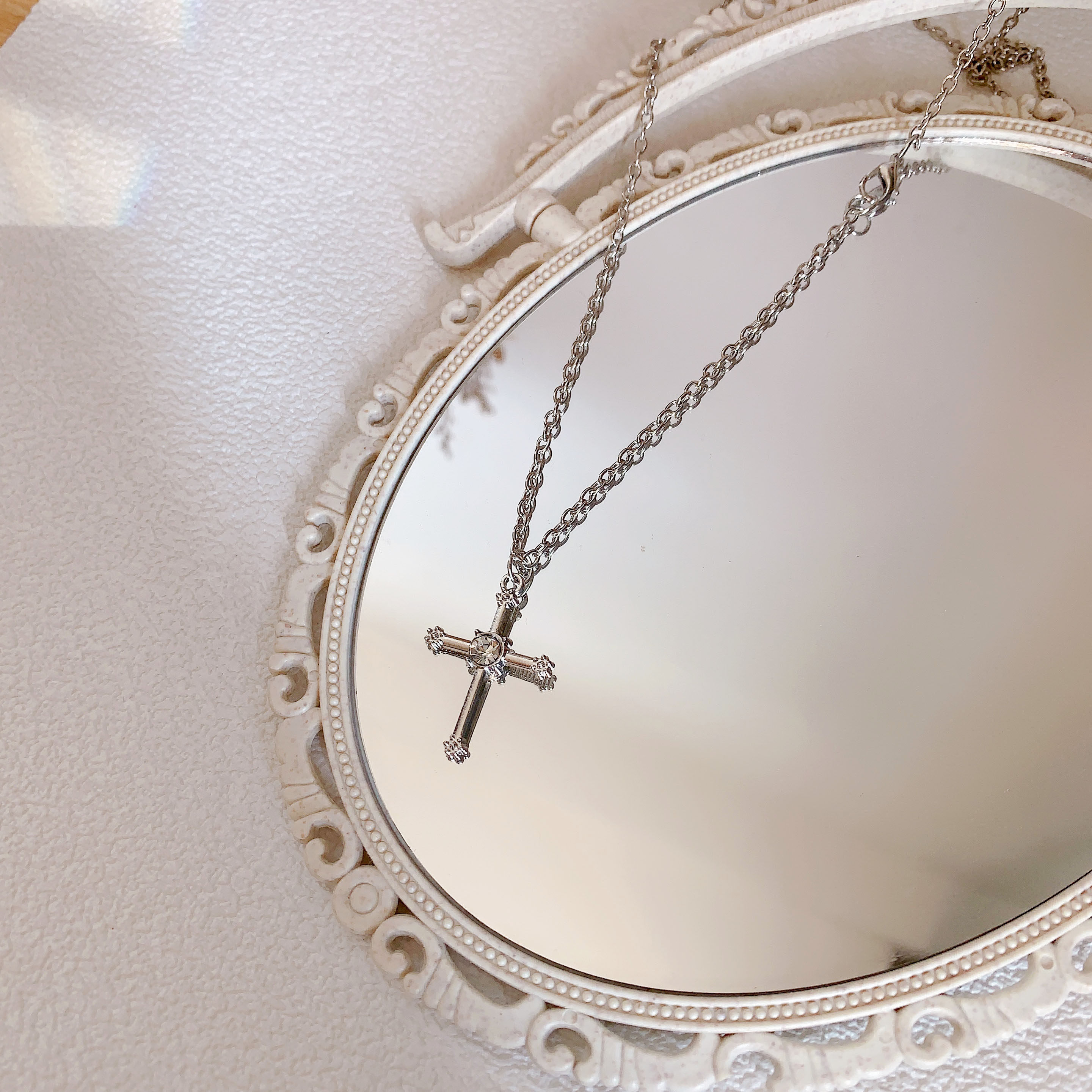 우주선 십자가 목걸이 심플한 틈새 디자인 가벼운 럭셔리 여성용 합금 펜던트 스트리트 친화적인 액세서리