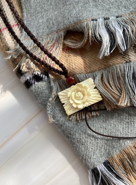 天然猛犸象牙 精雕花朵 方形挂件 吊坠质地细腻 自然古朴独特美