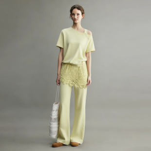 初夏巨好看运动套装女2026新款韩系穿搭斜肩T恤微喇裤休闲两件套