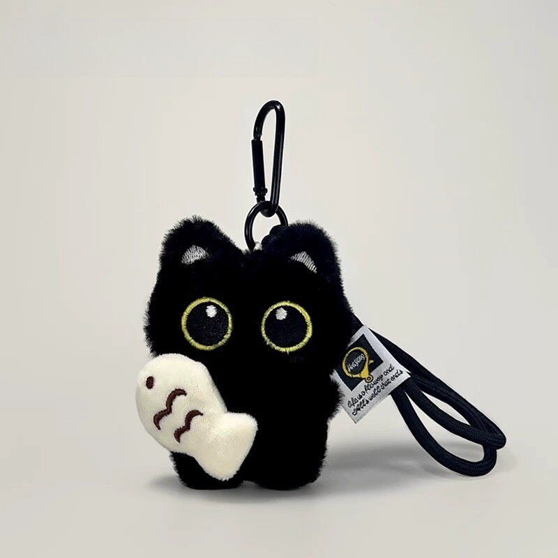 可爱呆萌抱小鱼大眼黑猫挂件毛绒玩偶情侣包包挂饰
