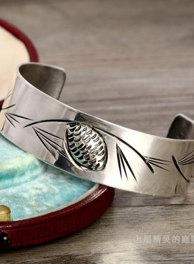 SOLD【上层精灵的庭院】欧洲纯银立体松果复古董手镯Vintage首饰