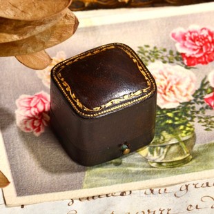 SOLD【庭院西洋老物收藏】Vintage古董老皮革首饰盒烫金绒戒指盒