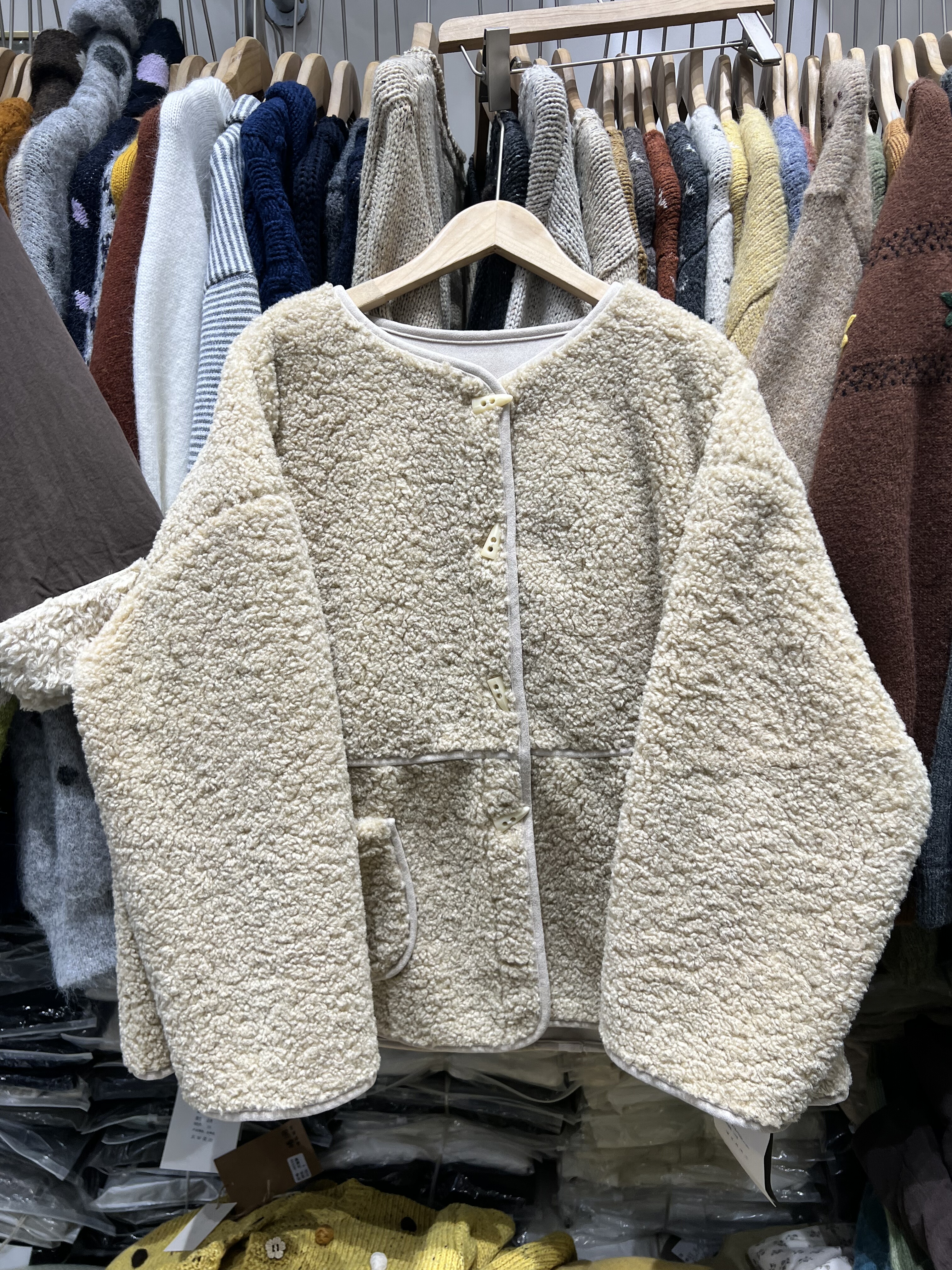 沐皙MUXI20368冬装森系羊羔毛外套单排扣圆领长袖加厚上衣棉服女