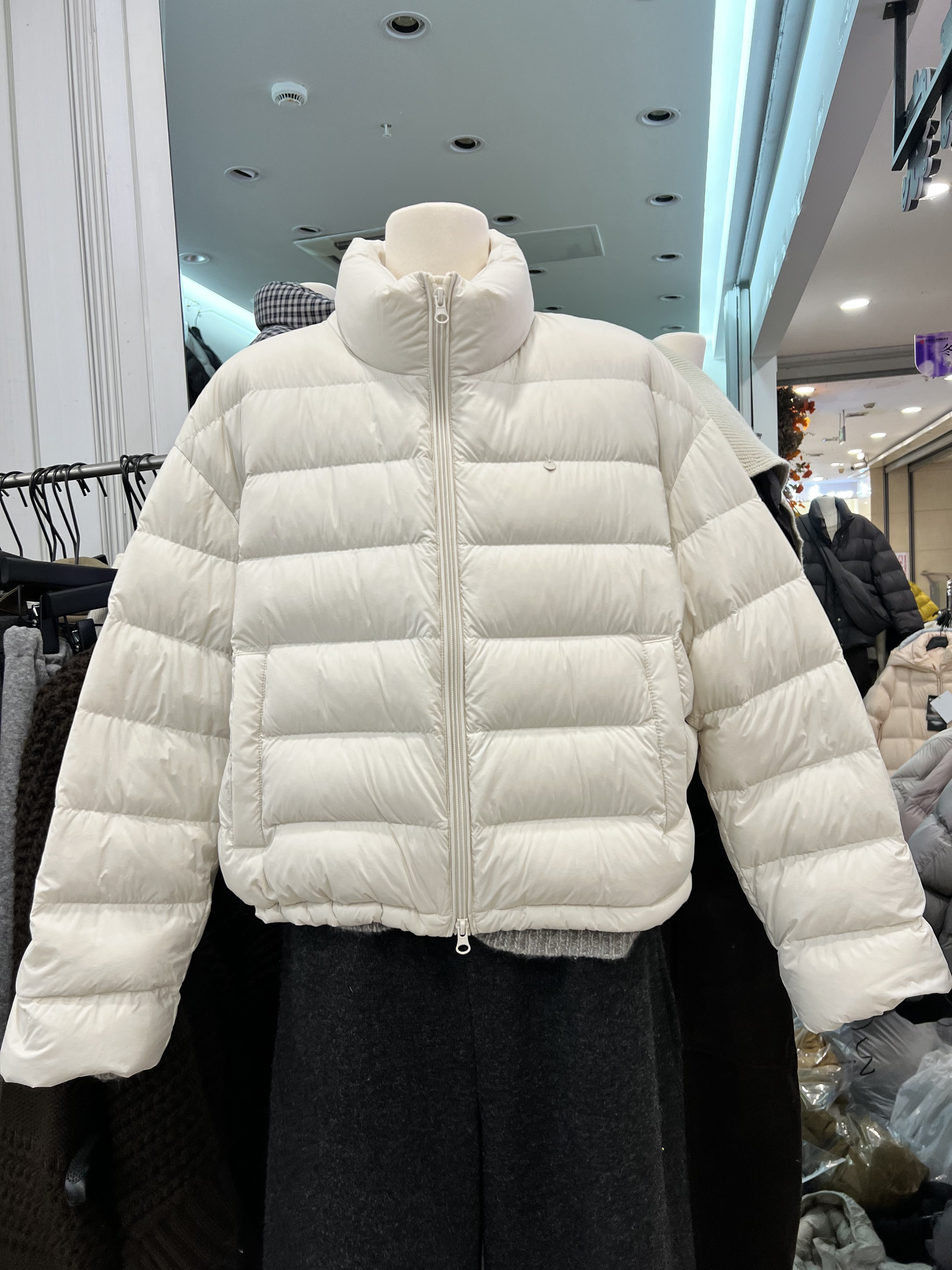 韩国排骨立领羽绒服女2025冬装白鸭绒云感泡芙显瘦小个子短款外套