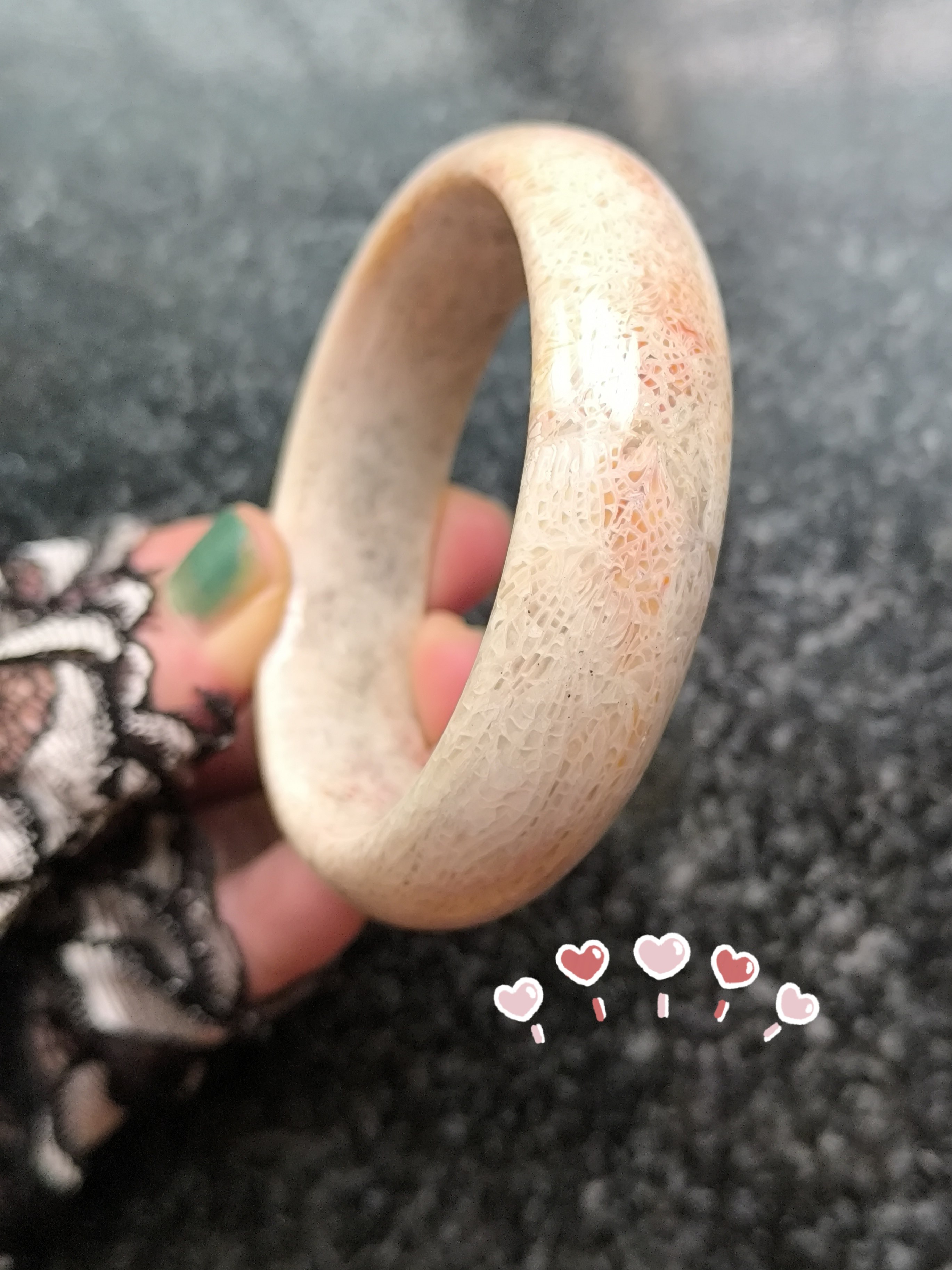 天然玉镯.红点点-硅化玉. 粉白底 ​内径59mm+宽19mm厚9mm