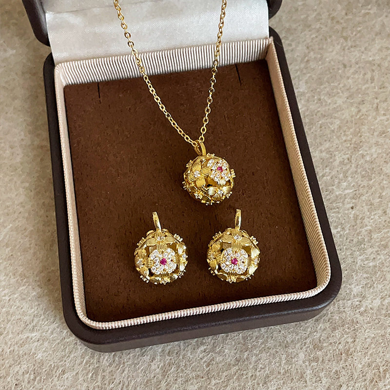 中古轻奢质感锆石花朵绣球吊坠项链耳钉女复古个性时尚颈链毛衣链,饰品/流行首饰/时尚饰品新,项链,淘宝优惠券,粉丝福利购,淘宝优惠卷