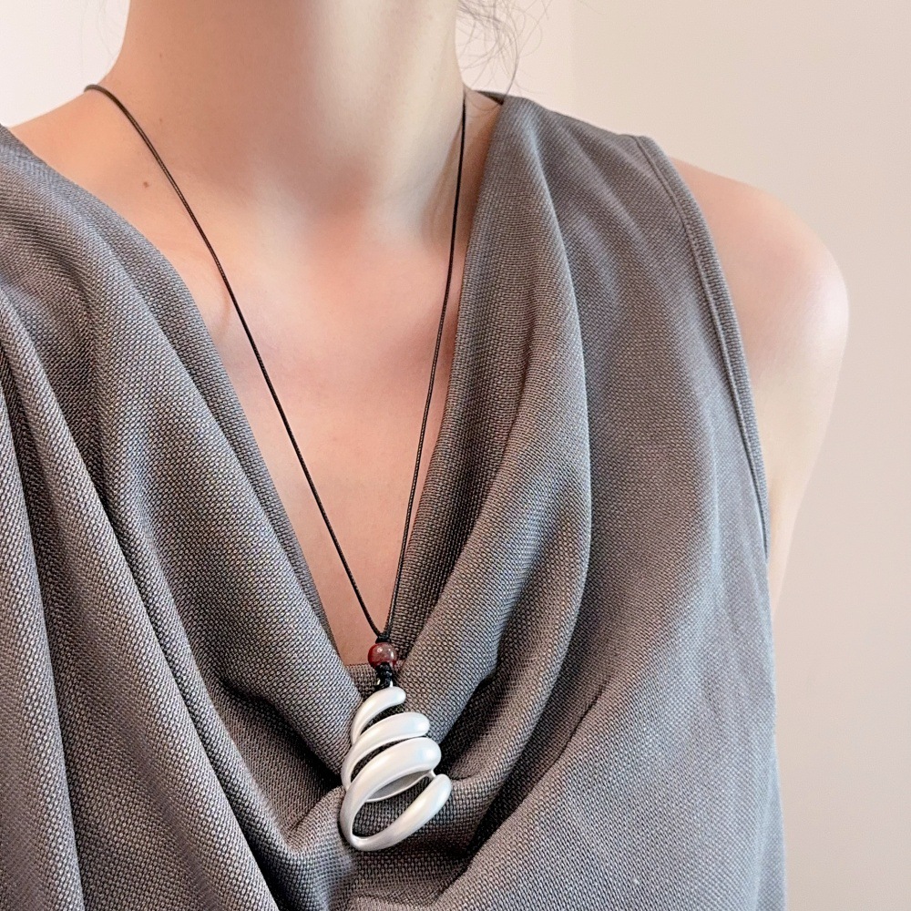 新中式小众金属不规则螺旋吊坠项链女文艺复古时尚简约挂绳毛衣链