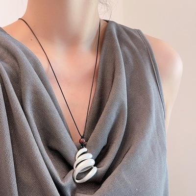 新中式小众金属不规则螺旋吊坠项链女文艺复古时尚简约挂绳毛衣链