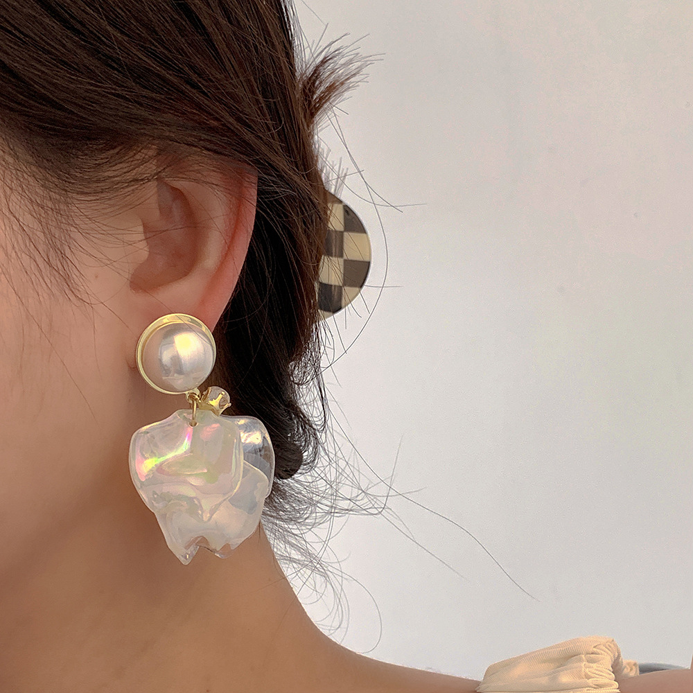 设计感珍珠锆石镭射花瓣