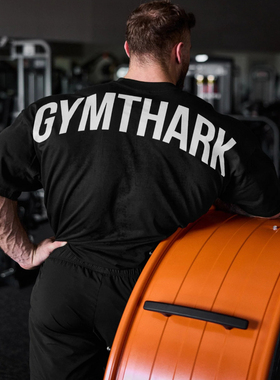 新的力量 GYMSHARK POWER 鲨鱼字母轻薄运动弹力宽松短袖t恤男