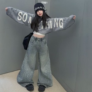 女童2026春冬款新款时尚字母针织毛衣打底衫烫钻牛仔裤阔腿裤套装