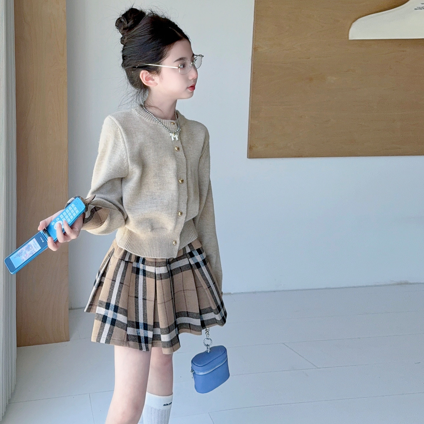 学院风拼接毛衣开衫女童2026秋季新款卡其格子半身裙百褶裙套装