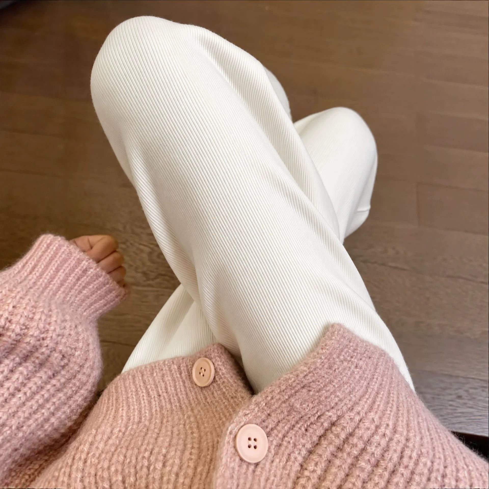 白色针织阔腿裤女秋季2026新款韩系松弛慵懒小个子垂感直筒休闲裤