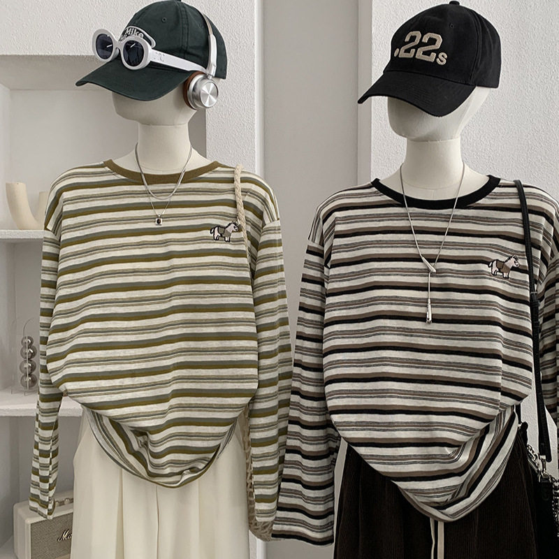 欧玛莱 春季新款韩系刺绣小马彩色条纹长袖T恤打底衫百搭休闲6318