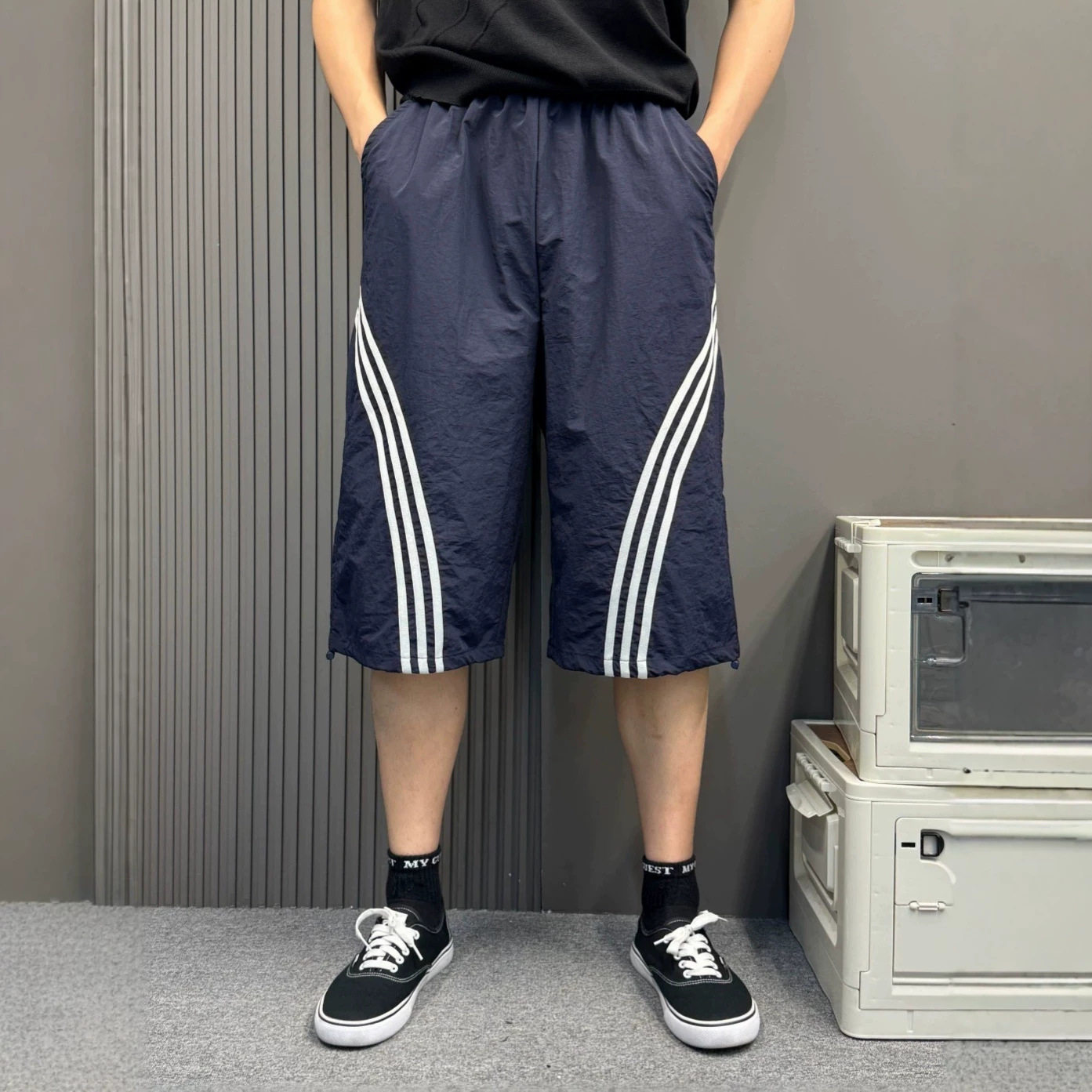 藏青色垂感速干七分裤男侧边三条杠宽松阔腿显瘦夏季休闲运动裤