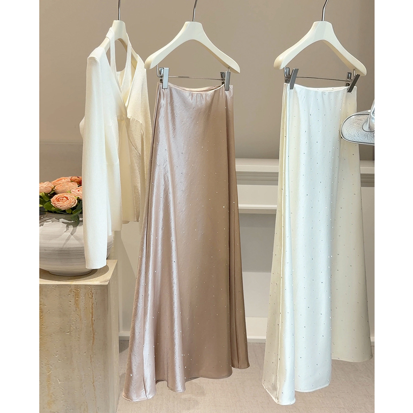 醋酸缎面烫钻半身裙女春夏季2026新款高腰A字裙显瘦包臀鱼尾长裙